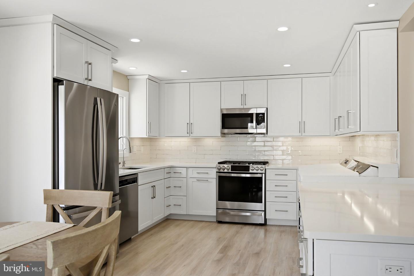 1018-a Long Blvd Property Photo 10