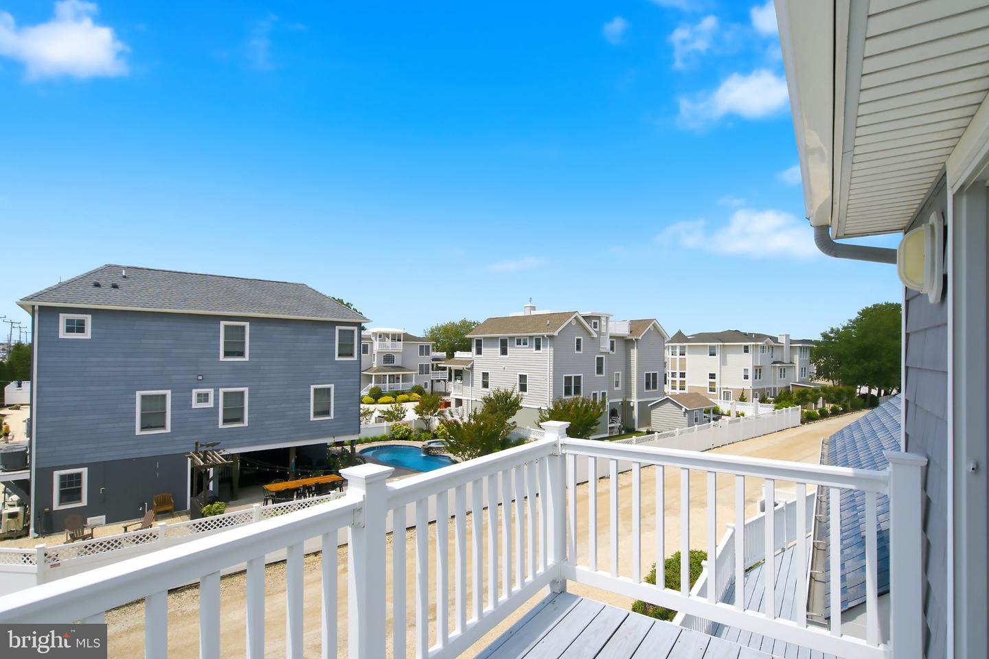 1018-a Long Blvd Property Photo 31