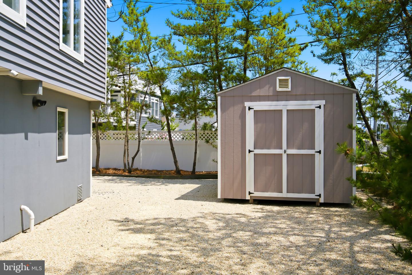 1018-a Long Blvd Property Photo 33
