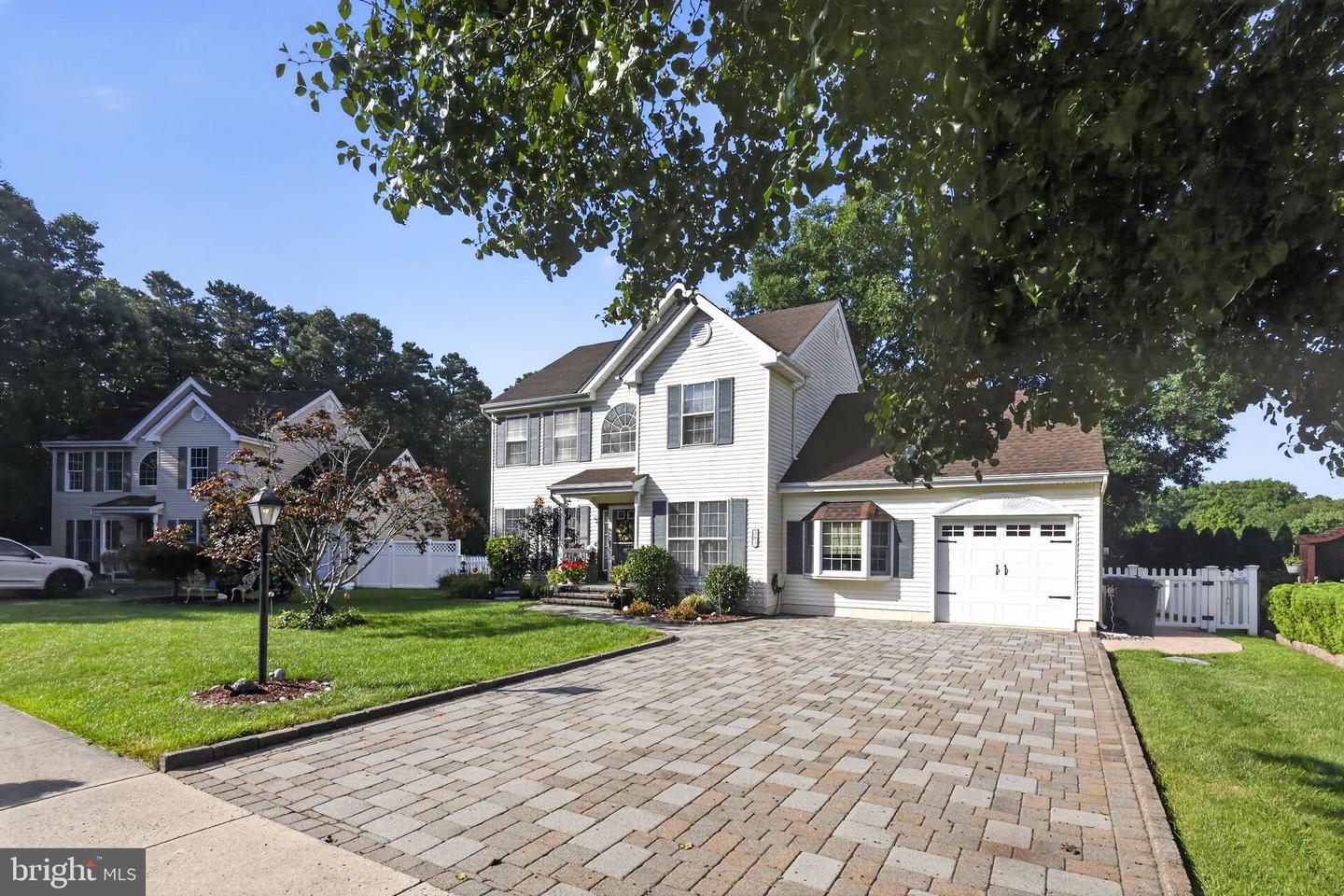 105 Hollow Oak Ln Property Photo 1