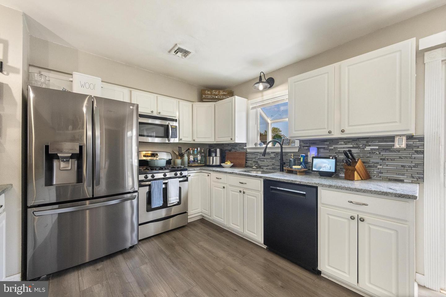 302 8th Property Photo 15