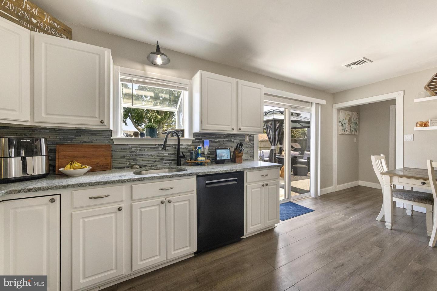 302 8th Property Photo 19