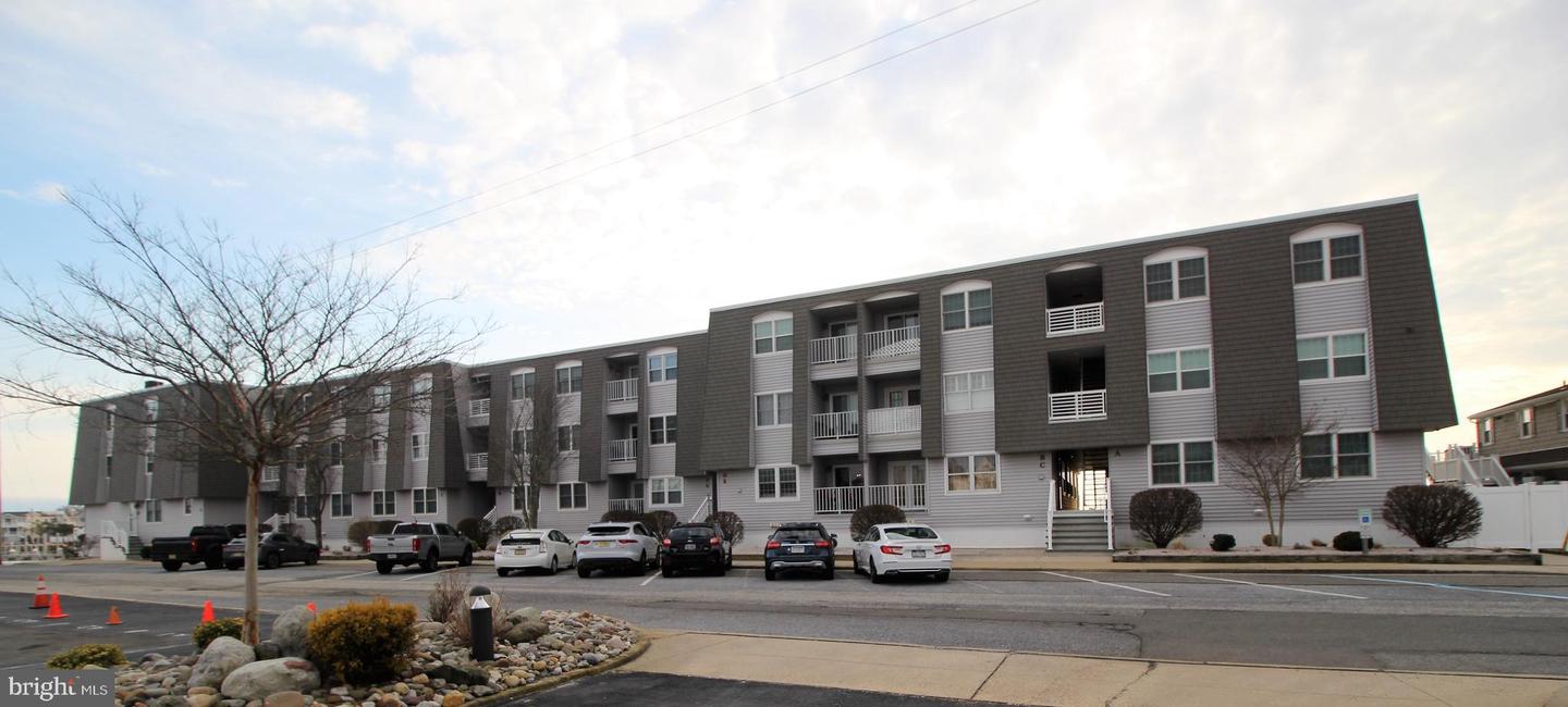 310 S West Ave #e1 Property Photo 3