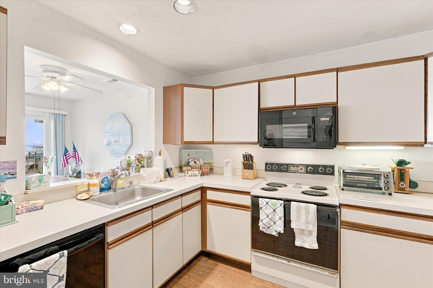 310 S West Ave #e1 Property Photo 12