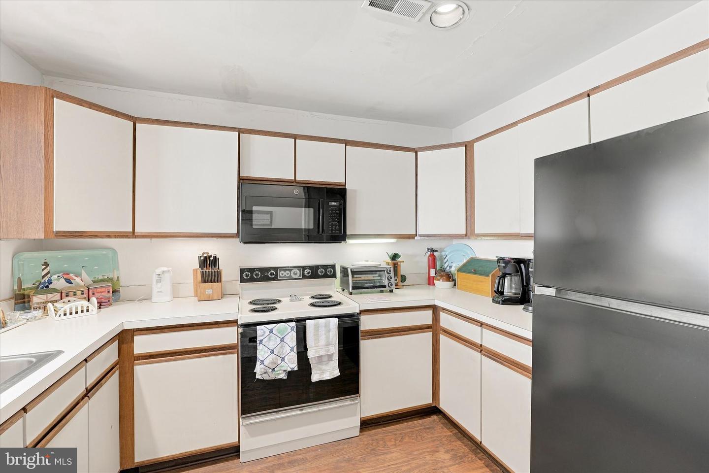 310 S West Ave #e1 Property Photo 13