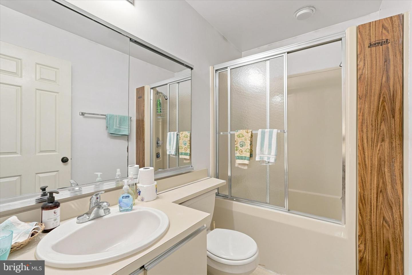 310 S West Ave #e1 Property Photo 16
