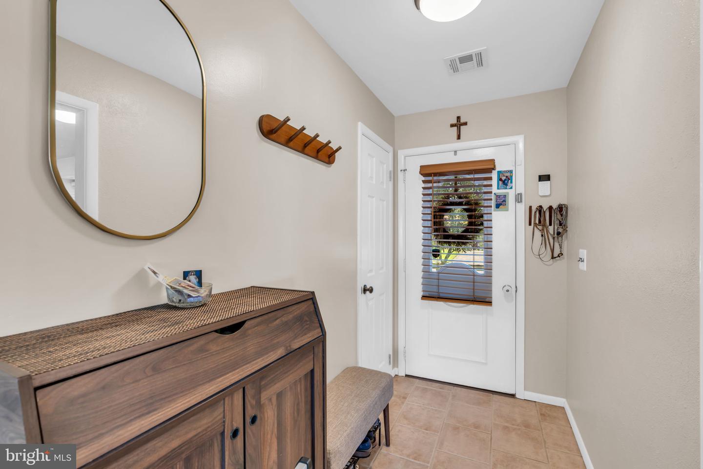 561 Oakhollow Ln Property Photo 3