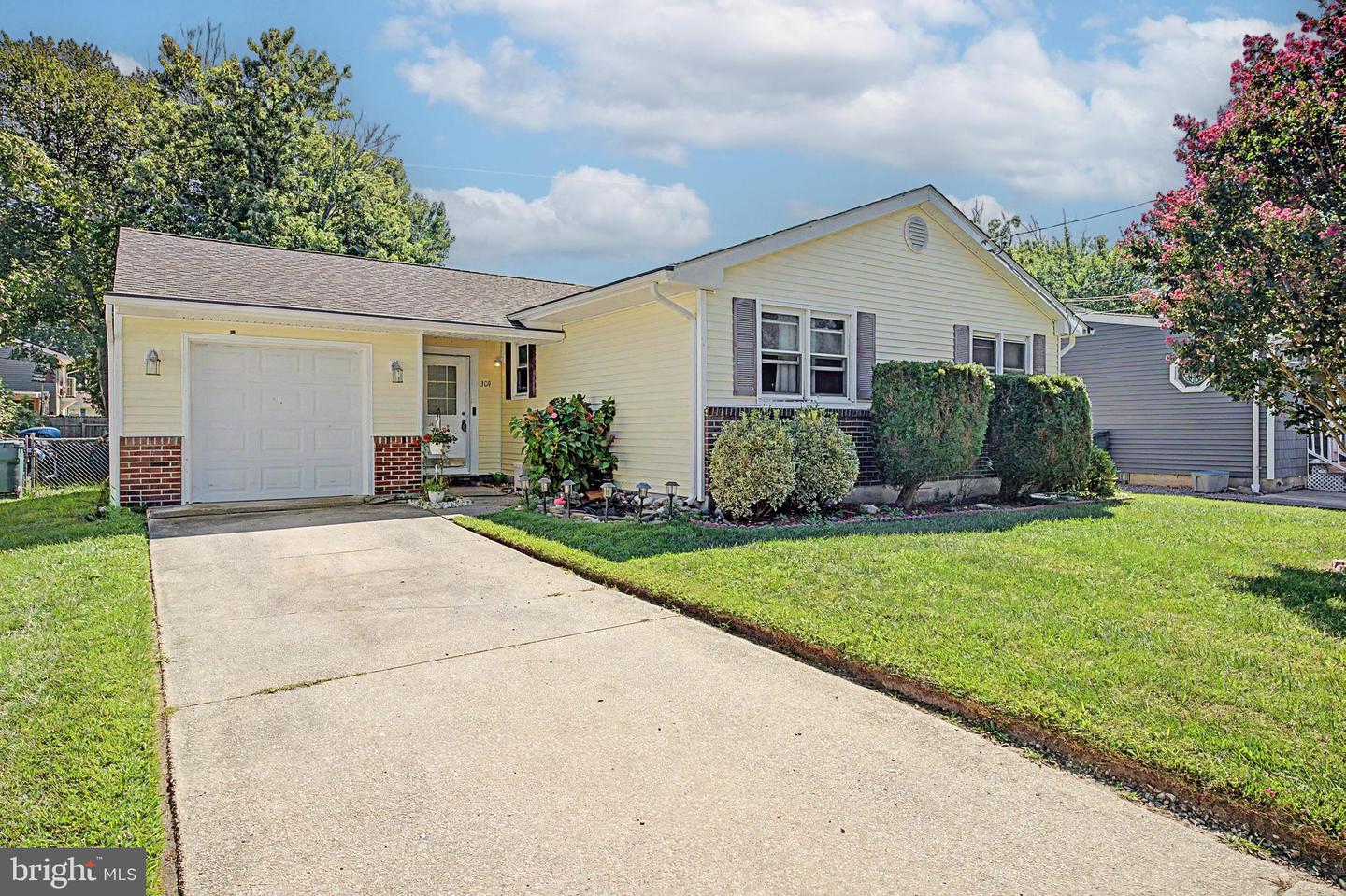 309 Twin Lakes Blvd Property Photo 1