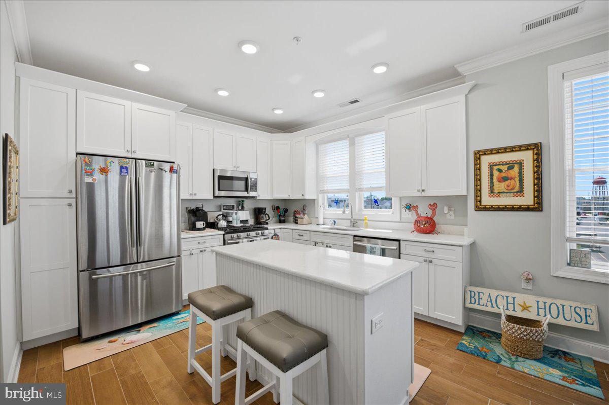 500 N Bay Ave #c Property Photo 8