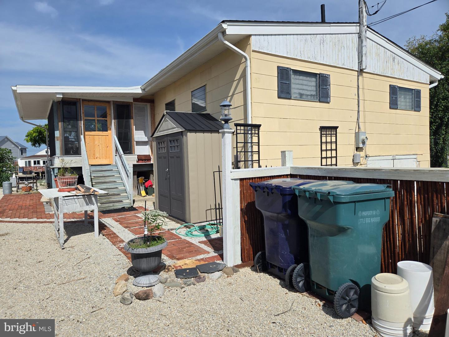 152 S Captains Dr Property Photo 1