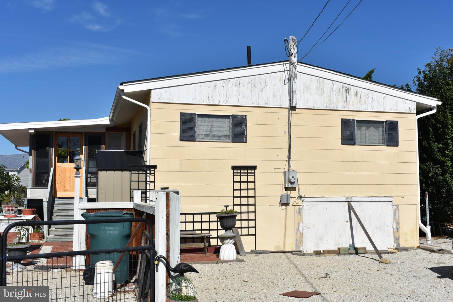 152 S Captains Dr Property Photo 2