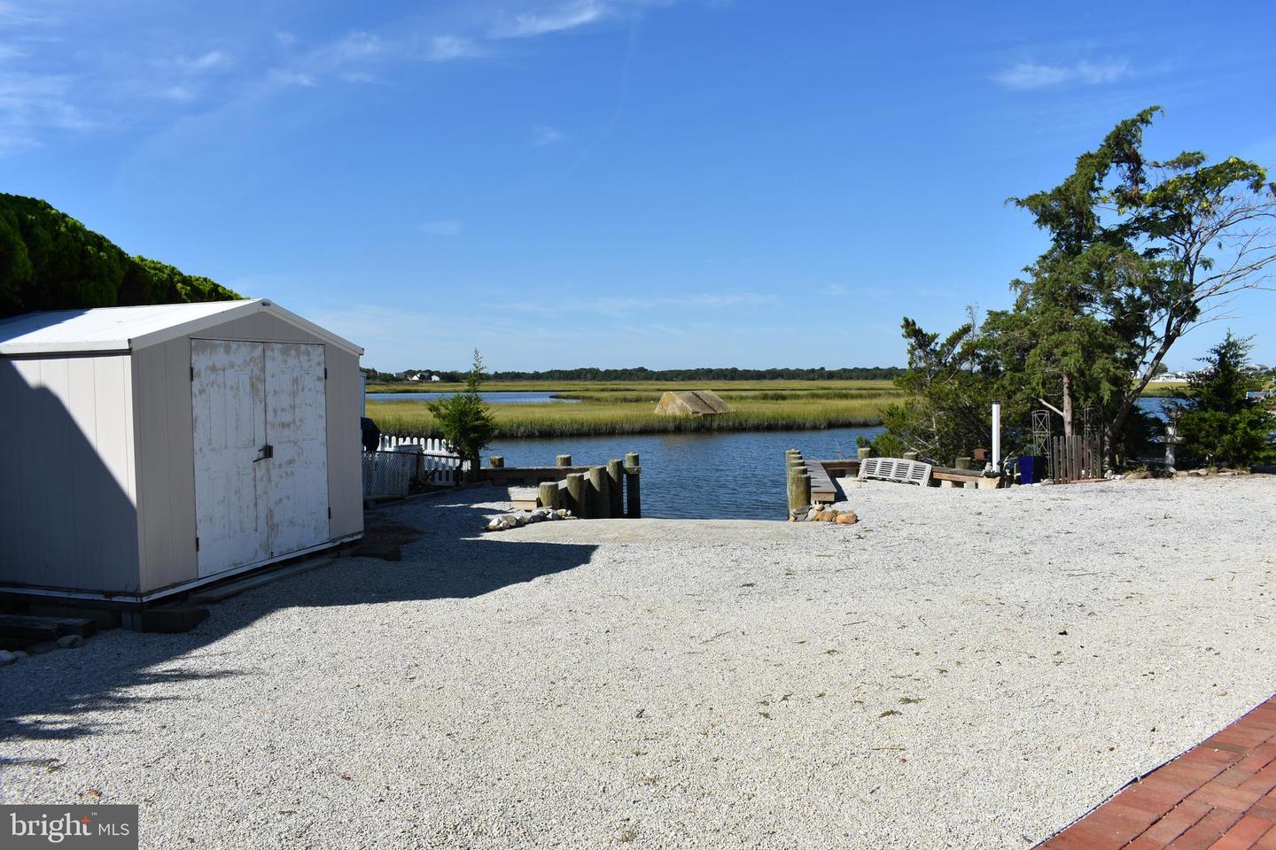 152 S Captains Dr Property Photo 3