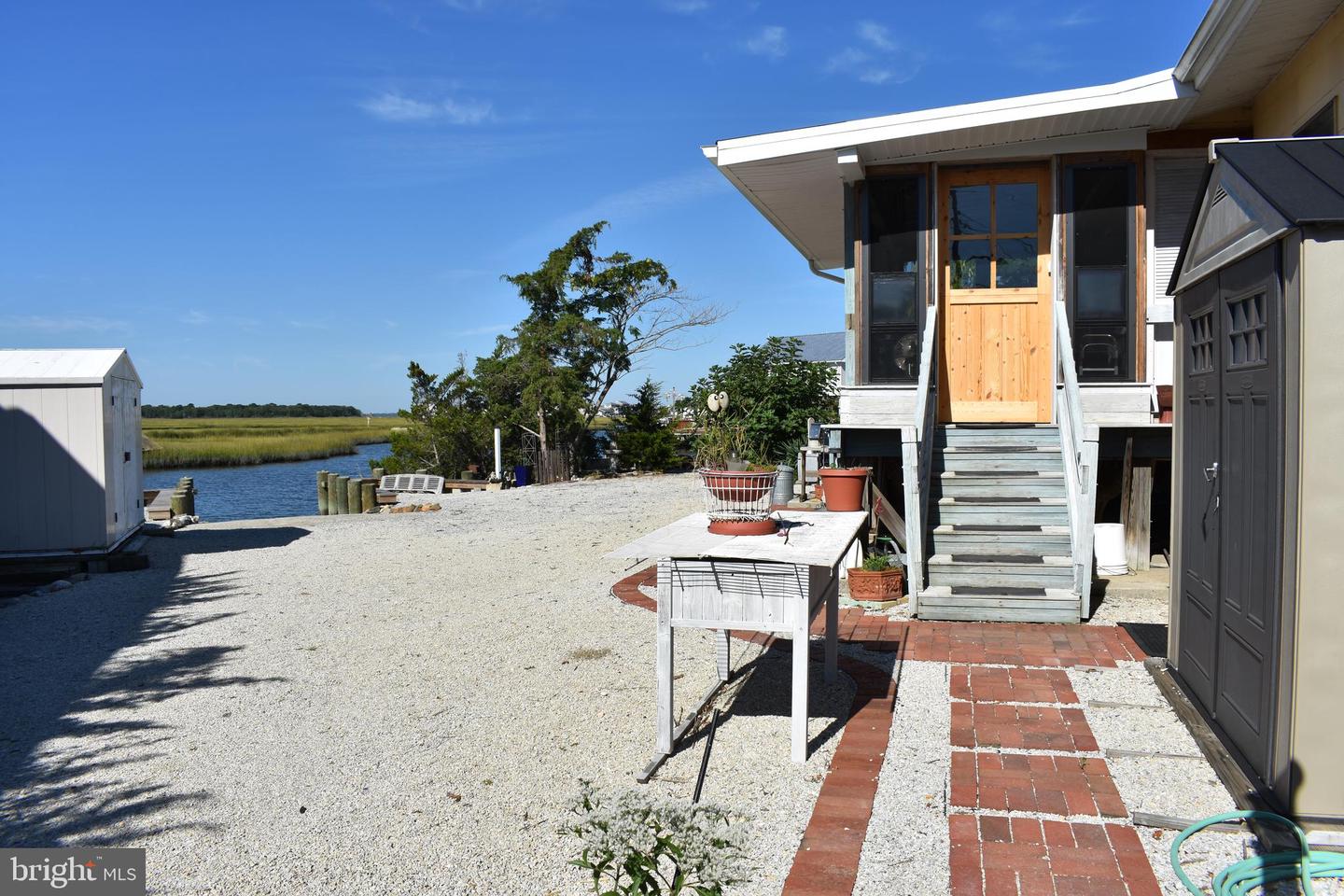 152 S Captains Dr Property Photo 4