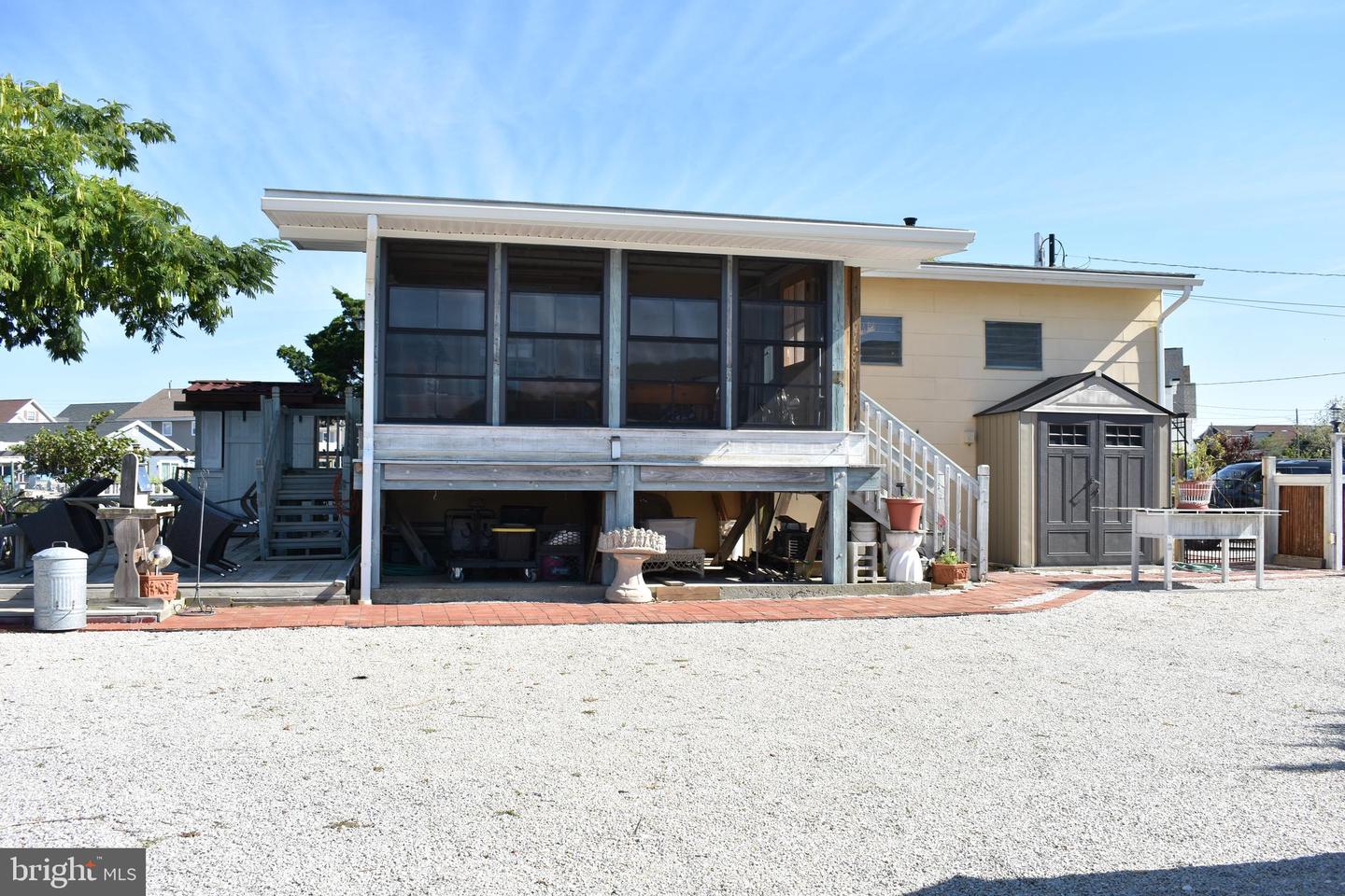 152 S Captains Dr Property Photo 6