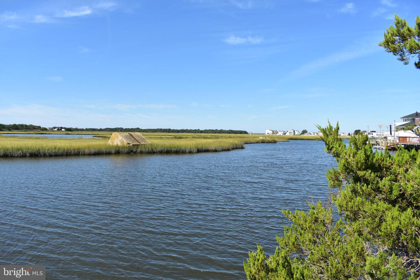 152 S Captains Dr Property Photo 10