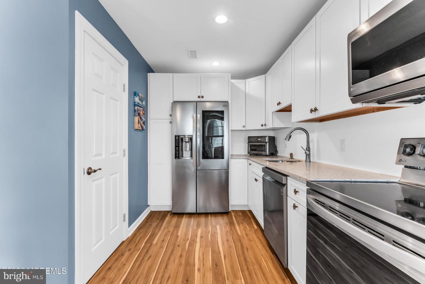 310 S West Ave #m Property Photo 17