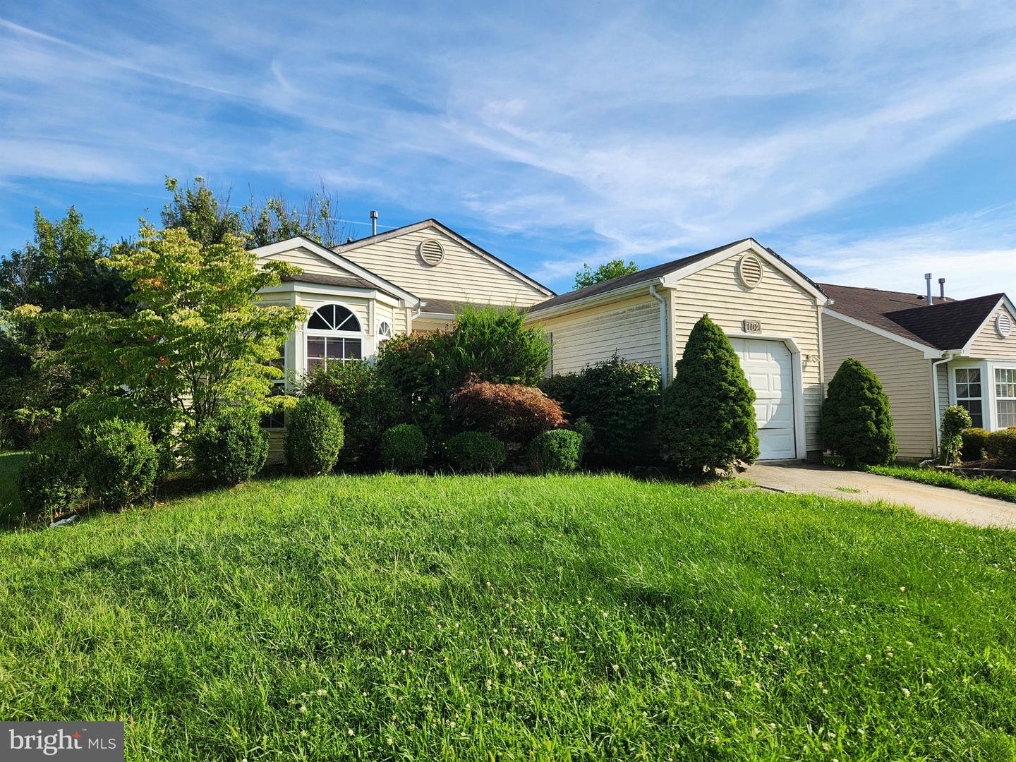 102 Danbury Dr Property Photo 1