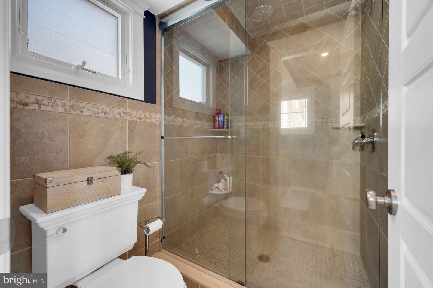 363 W 8th St Property Photo 10
