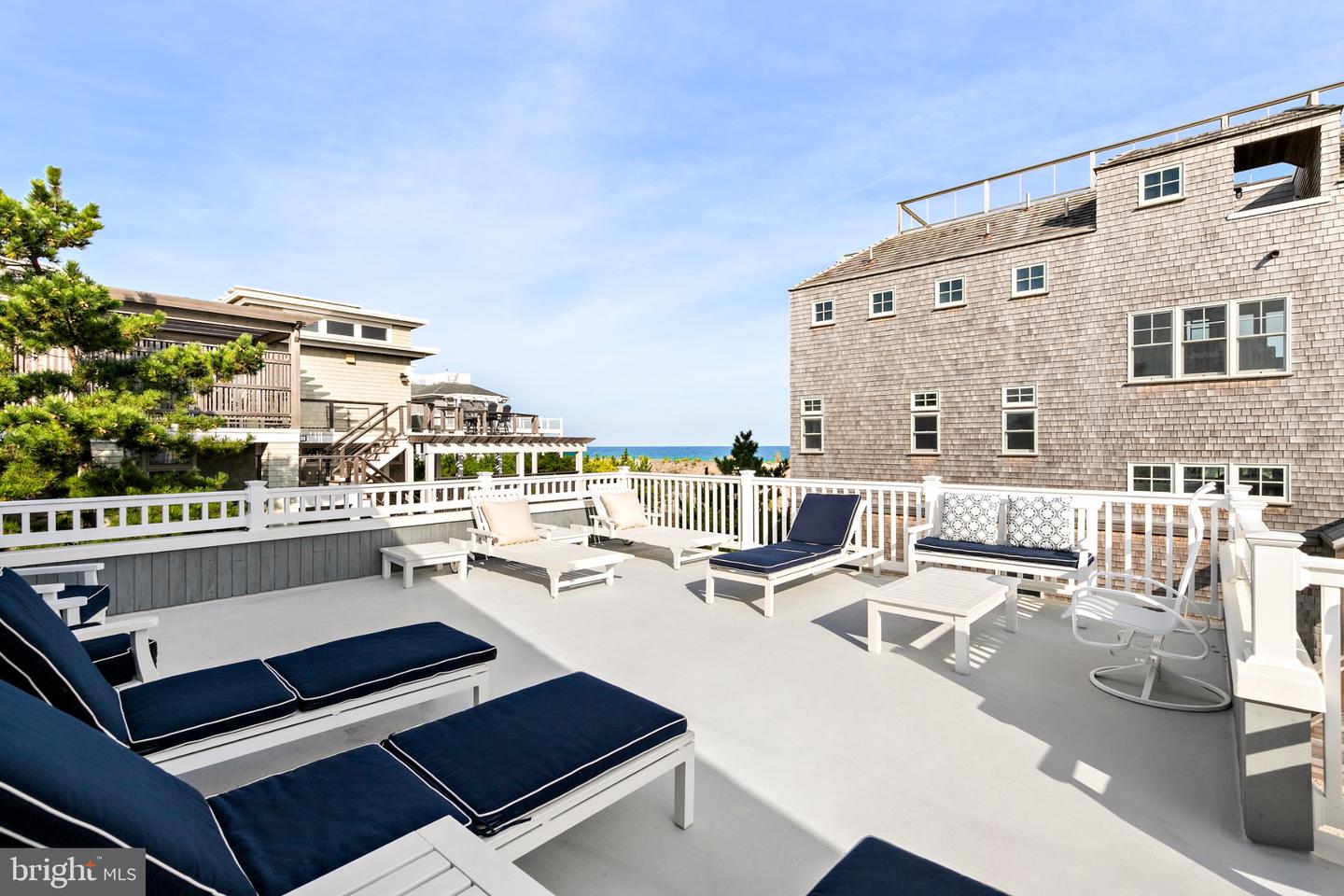 1039 Long Beach Blvd Property Photo 10