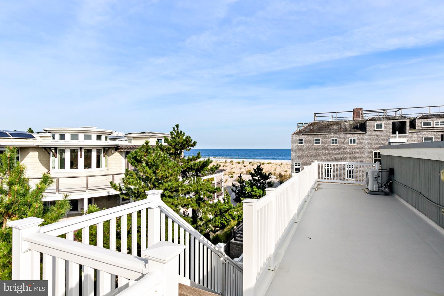 1039 Long Beach Blvd Property Photo 13