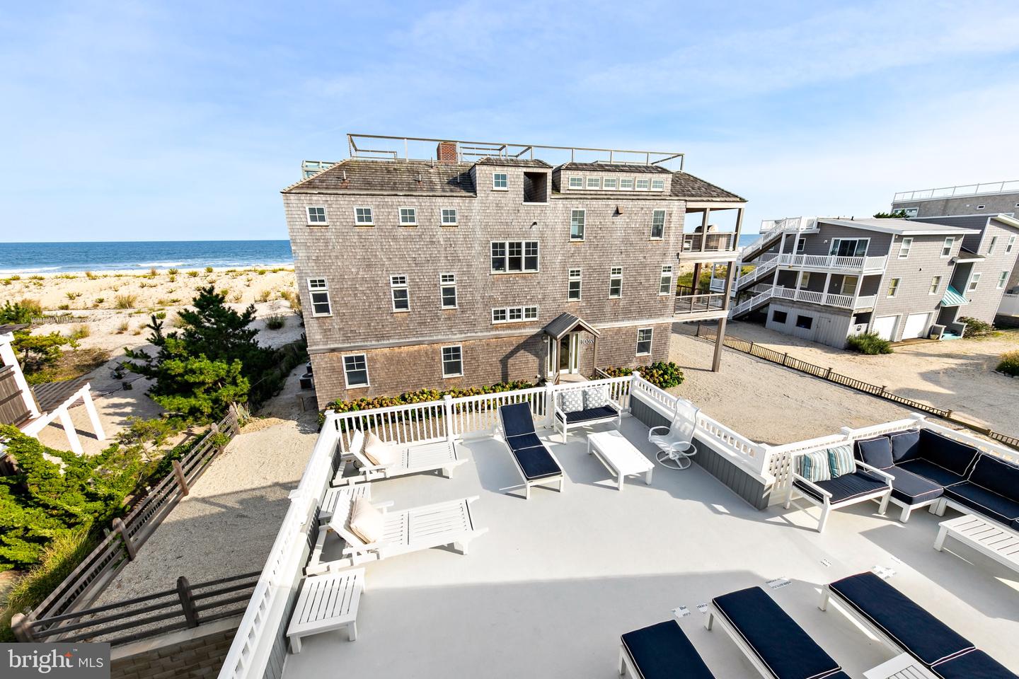 1039 Long Beach Blvd Property Photo 14