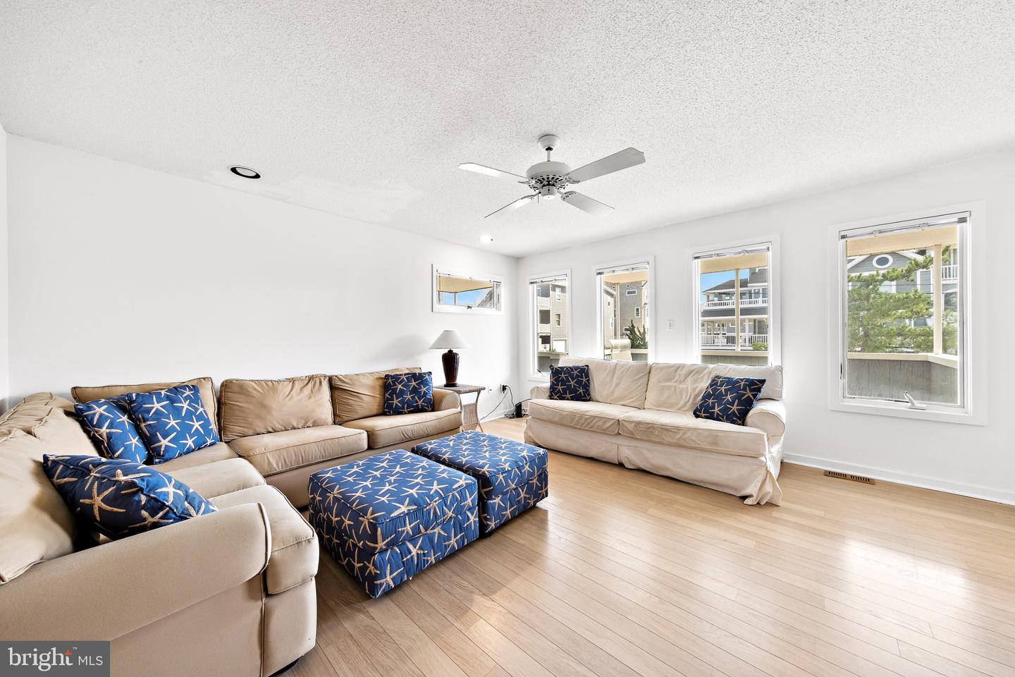 1039 Long Beach Blvd Property Photo 19