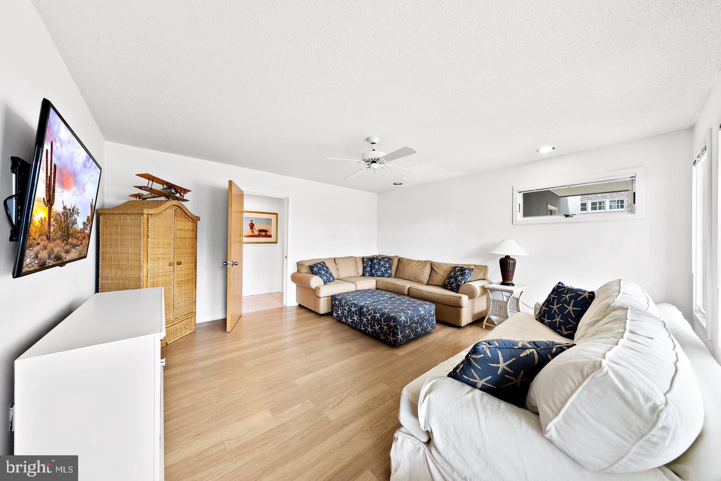 1039 Long Beach Blvd Property Photo 20