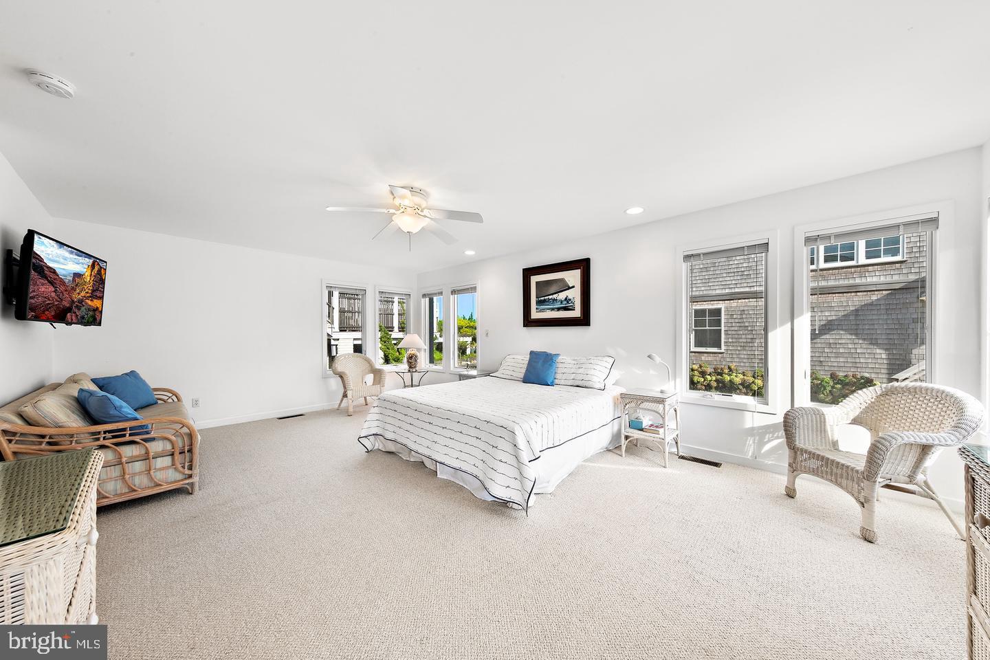 1039 Long Beach Blvd Property Photo 21