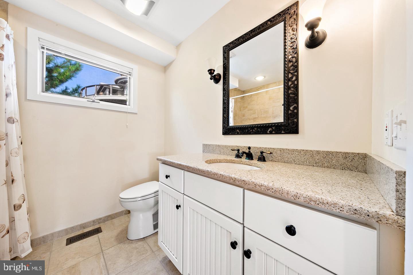 1039 Long Beach Blvd Property Photo 30