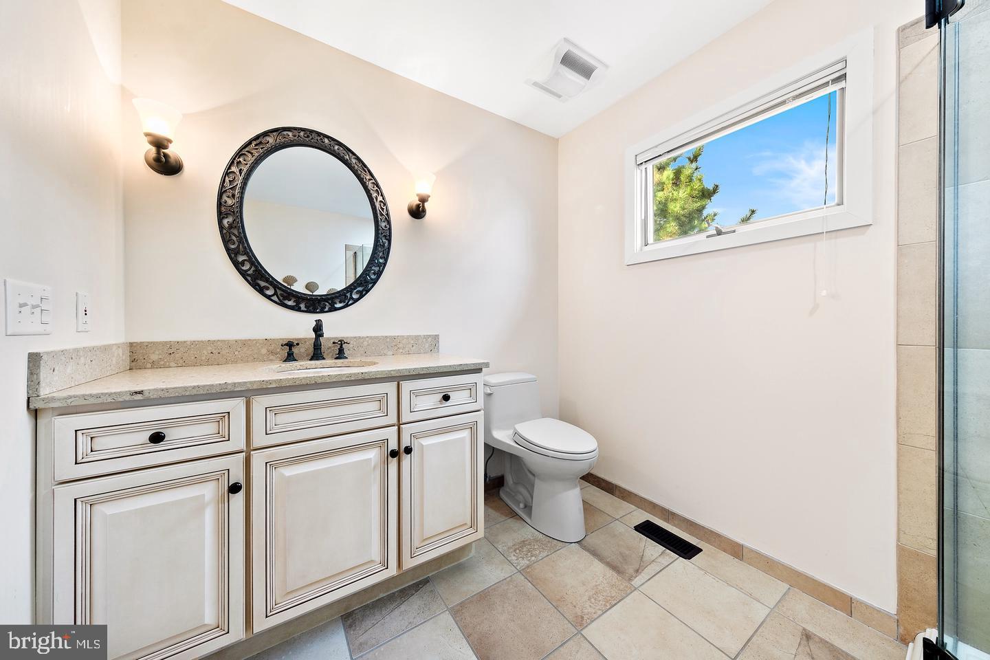 1039 Long Beach Blvd Property Photo 31