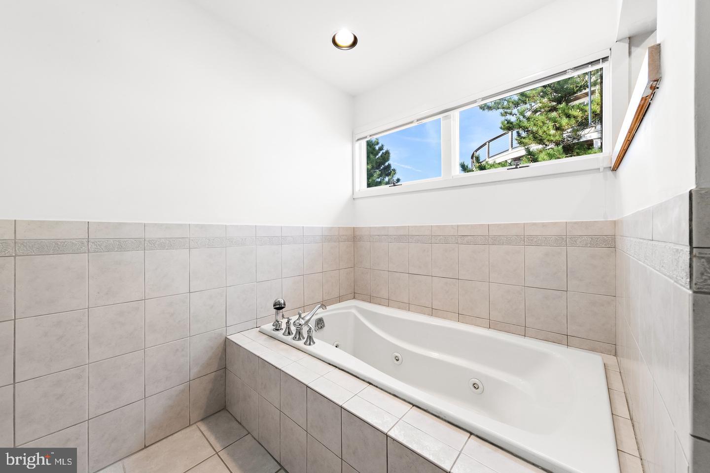 1039 Long Beach Blvd Property Photo 33