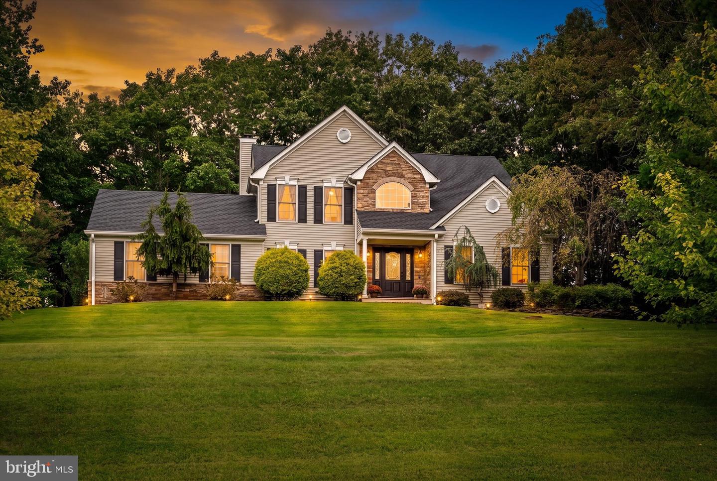 124 Bobbis Ter Property Photo 1