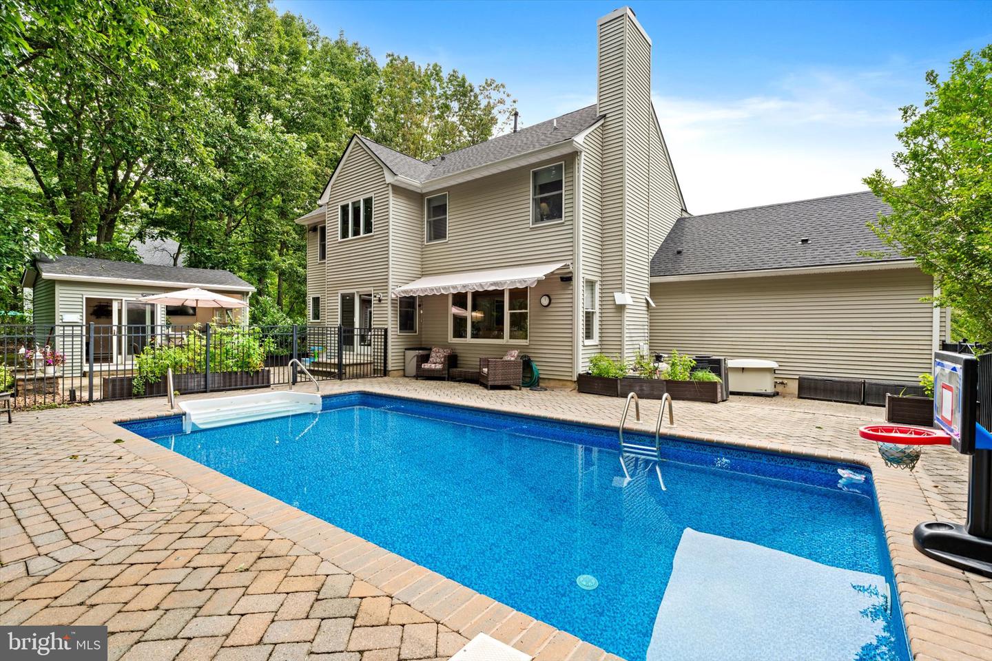 124 Bobbis Ter Property Photo 3