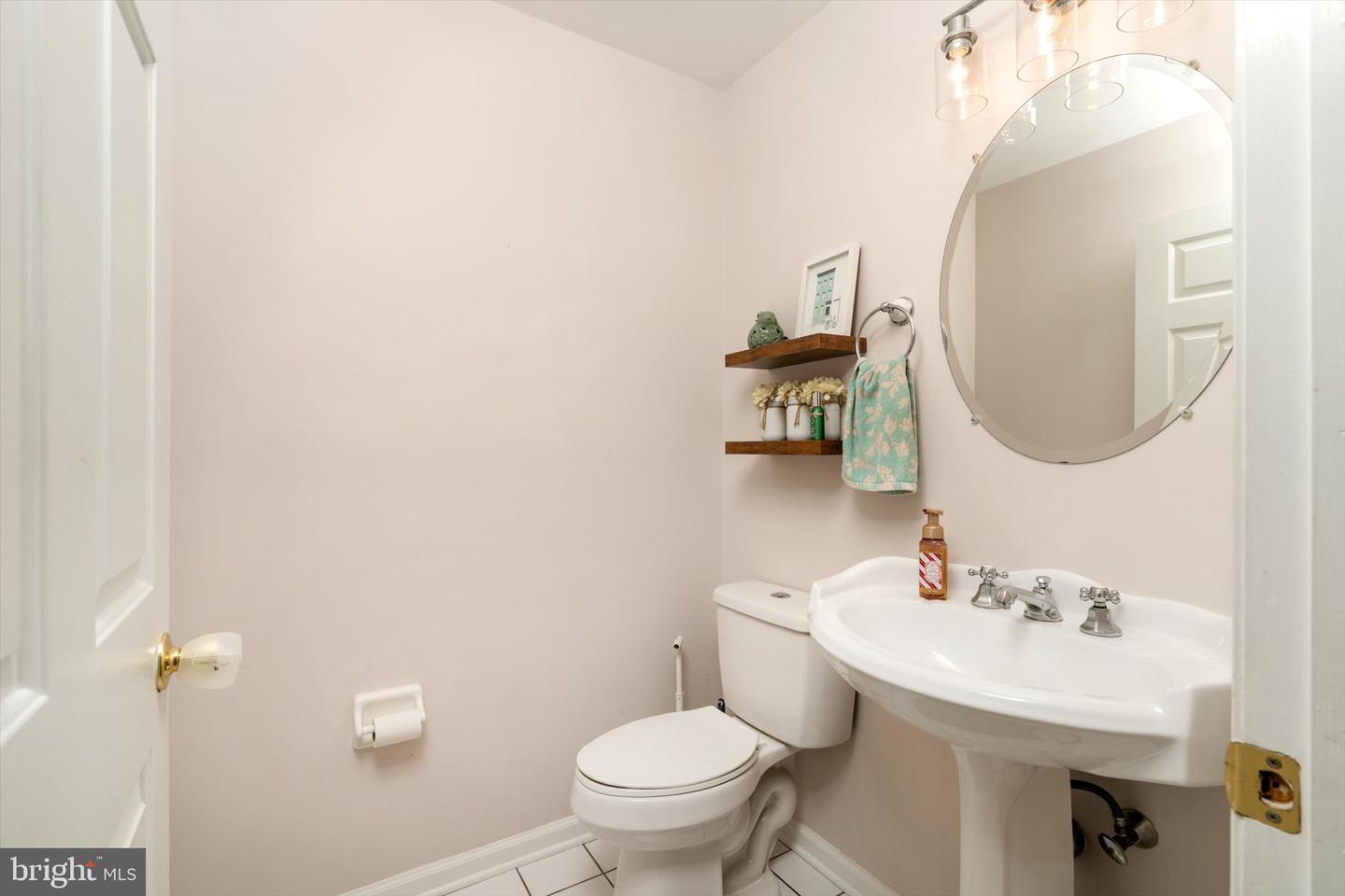 124 Bobbis Ter Property Photo 9