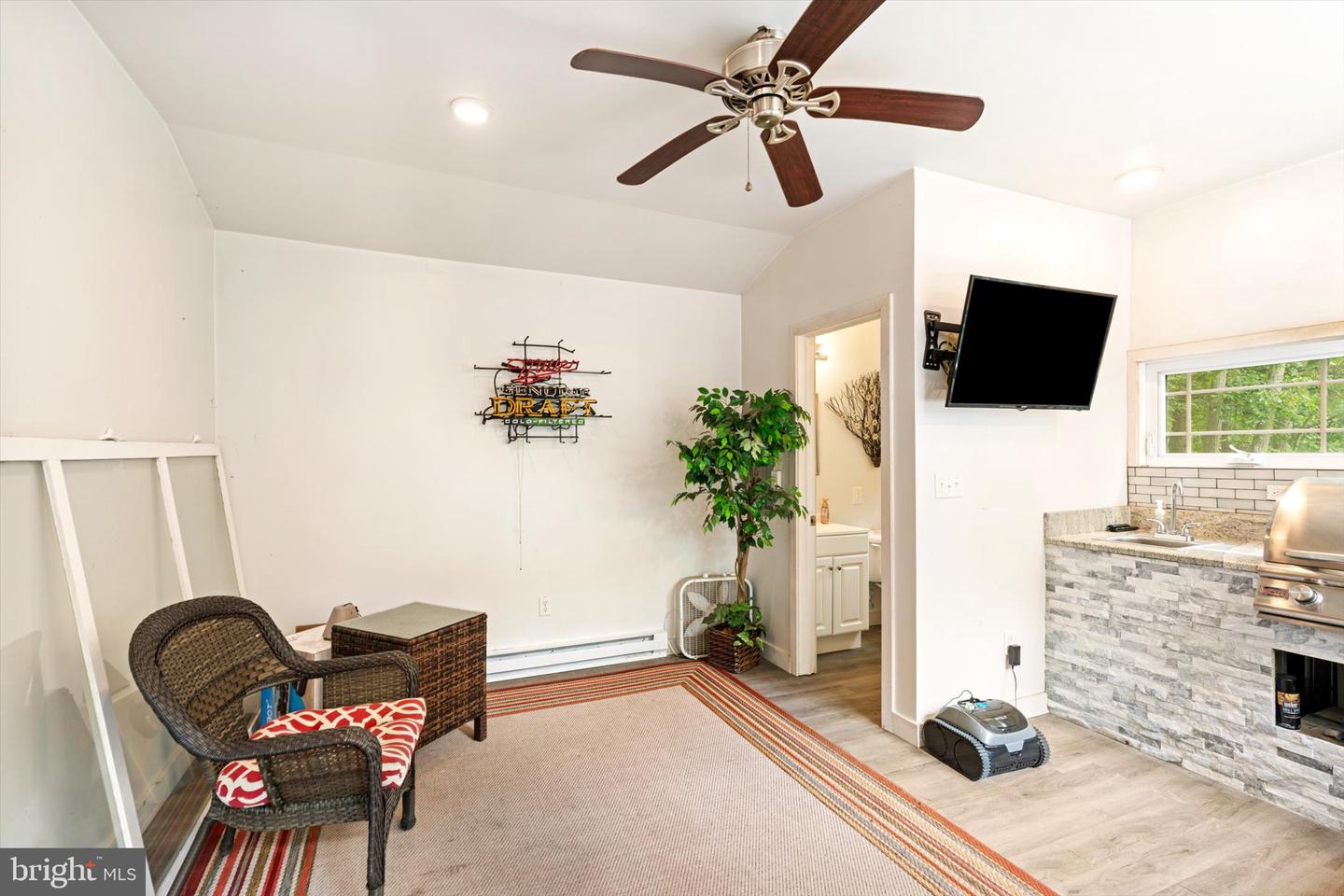 124 Bobbis Ter Property Photo 36