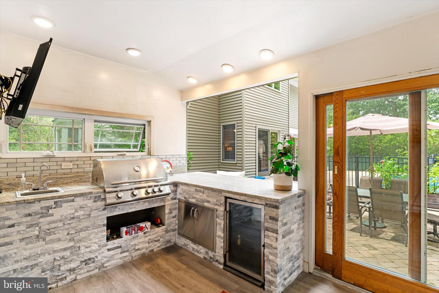 124 Bobbis Ter Property Photo 37
