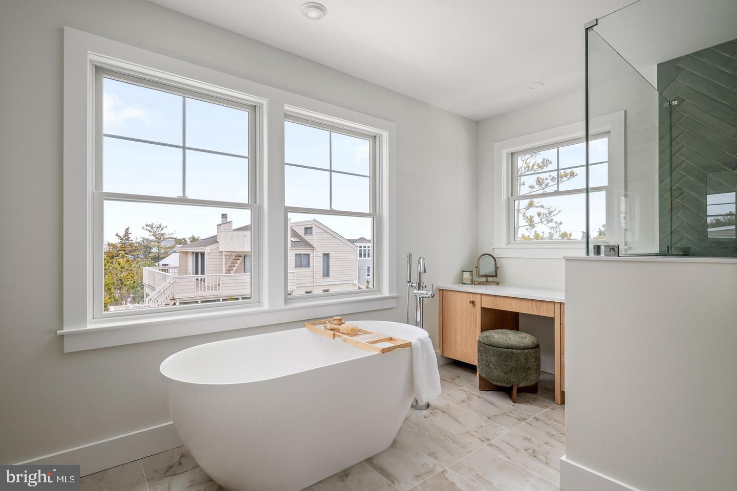 162 D Long Beach Blvd Property Photo 33
