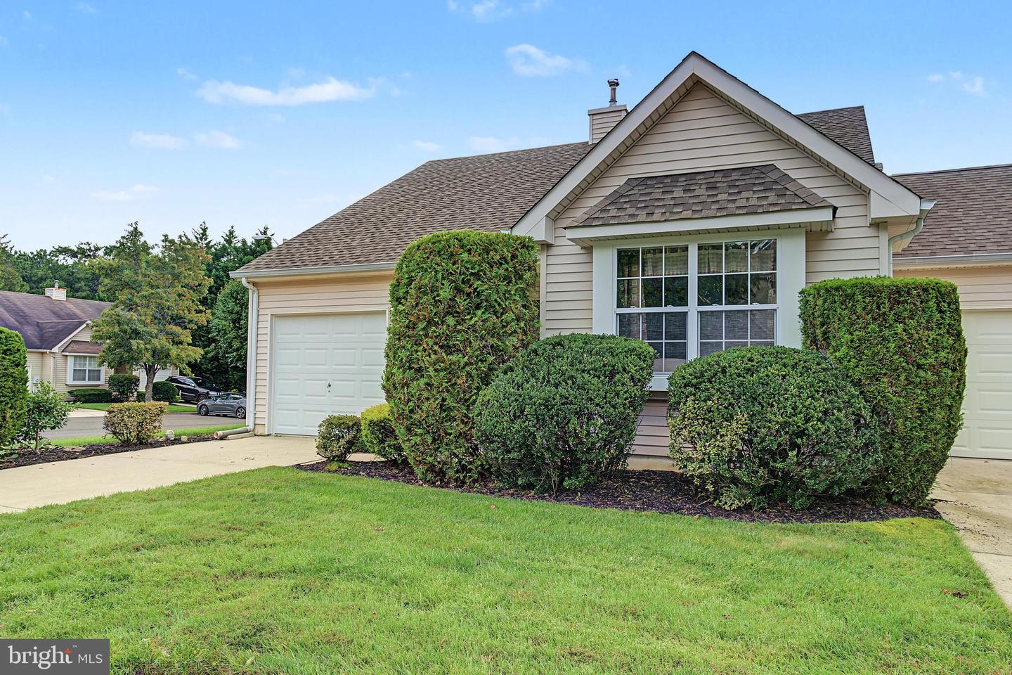 40 PEBBLE BEACH LN Property Photo 1