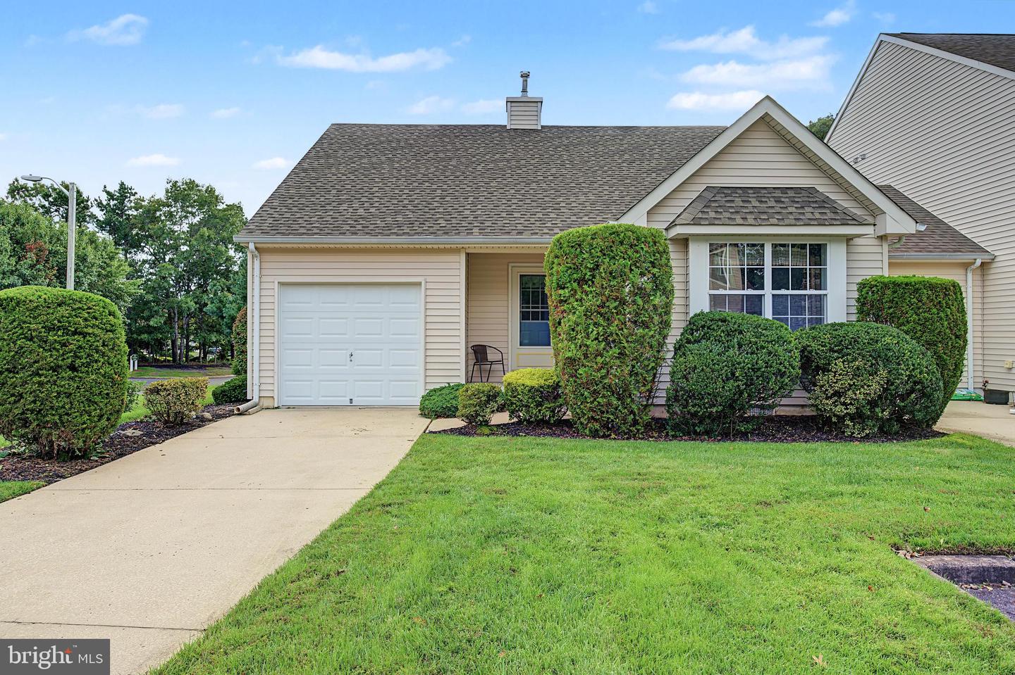 40 Pebble Beach Ln Property Photo 2