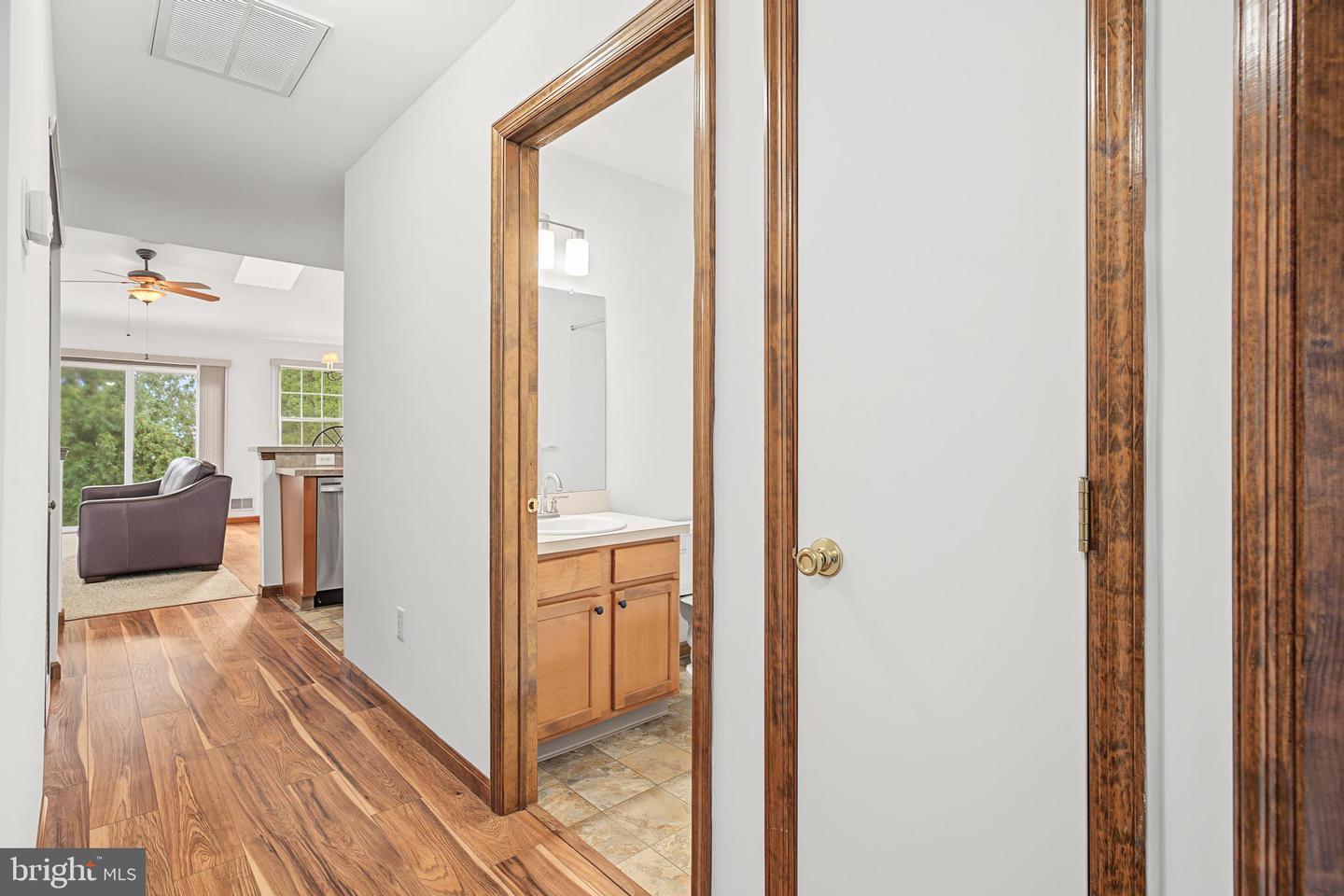 40 Pebble Beach Ln Property Photo 6