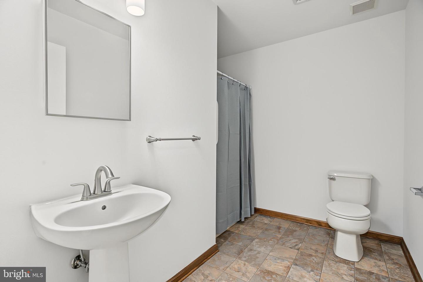 40 Pebble Beach Ln Property Photo 27