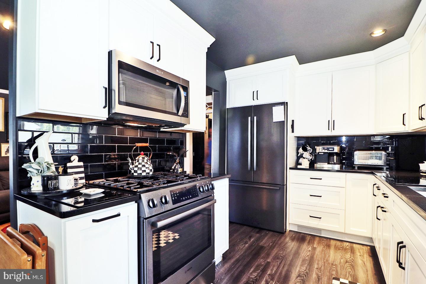8 Keelson Dr Property Photo 13