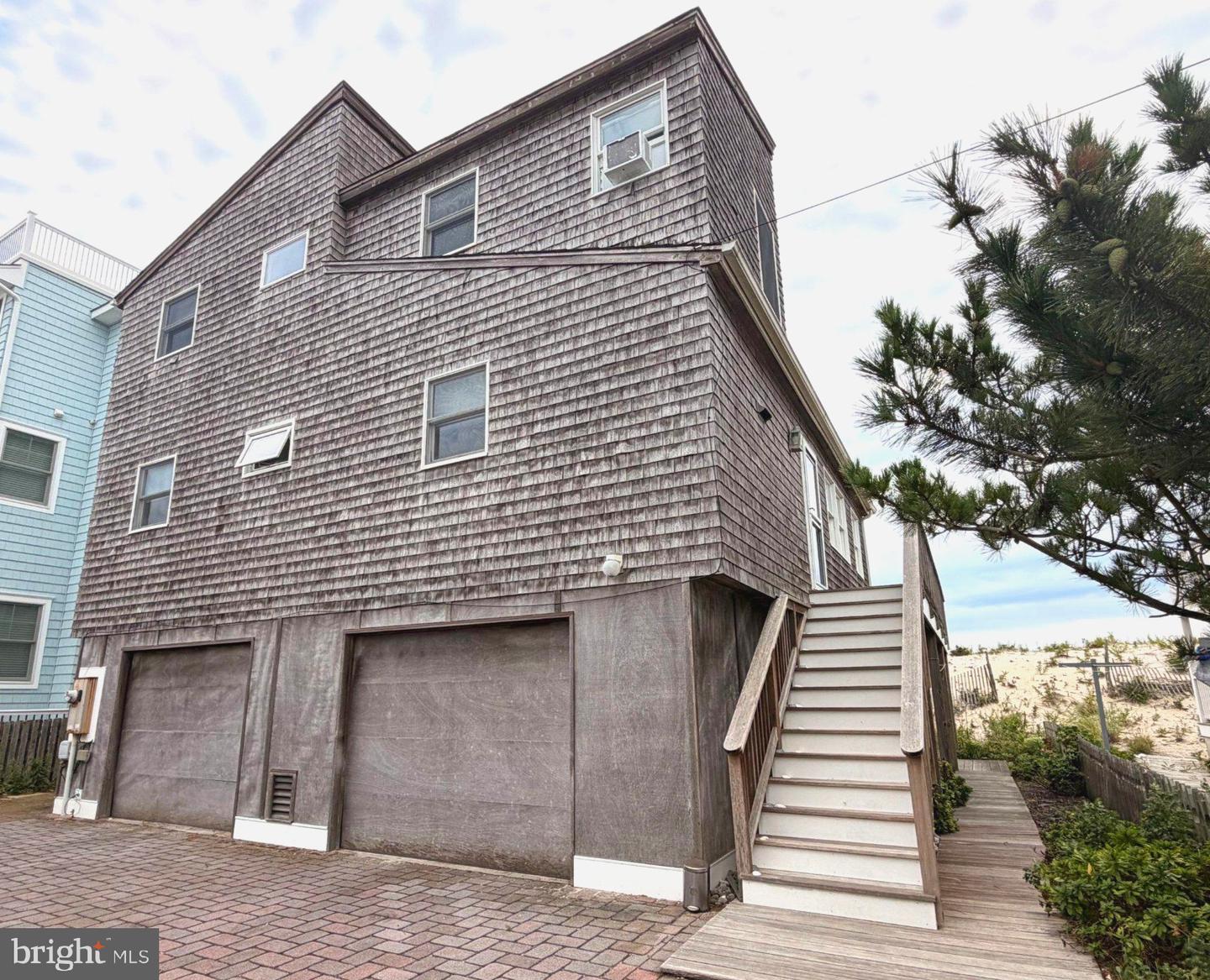 121 E Sailboat Ln Property Photo 1