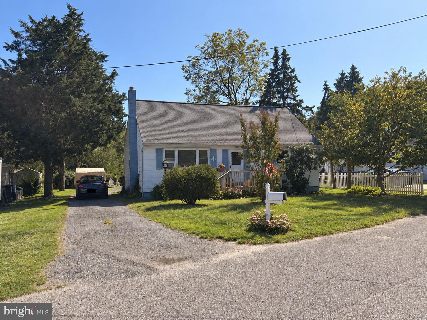 79 Railroad Ave Property Photo 1