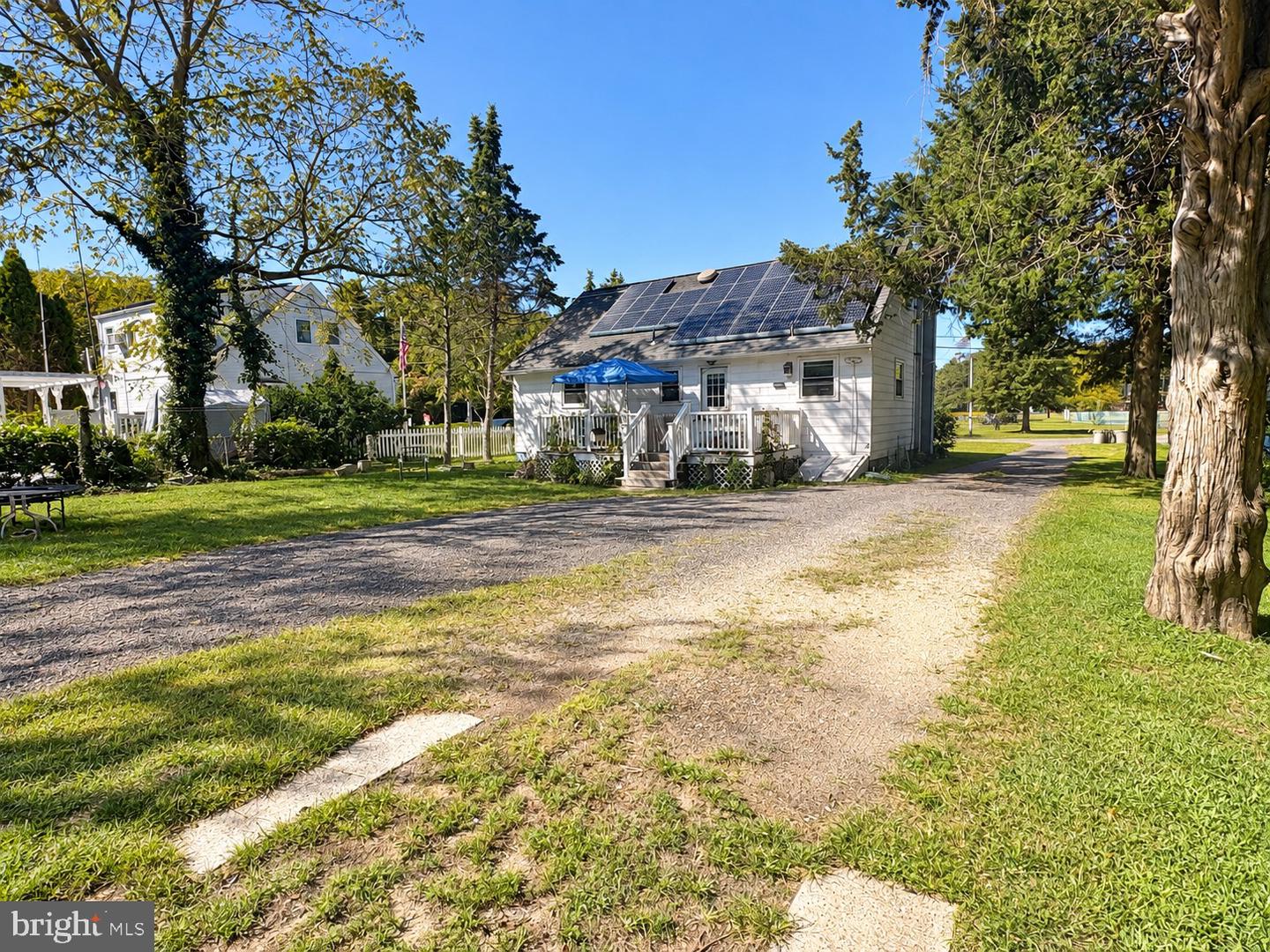 79 Railroad Ave Property Photo 5