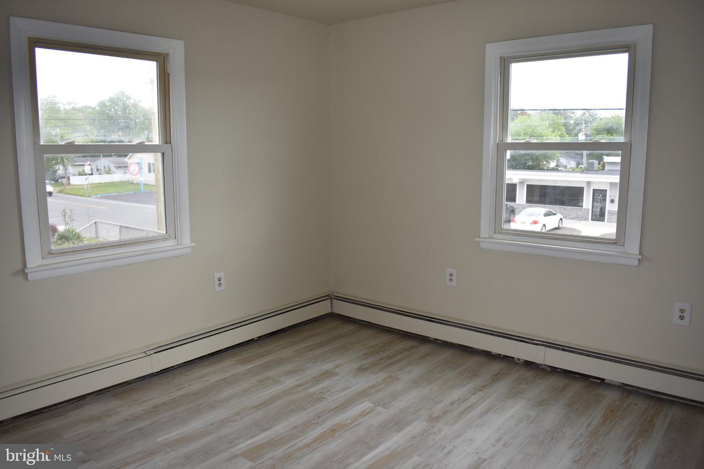916 Radio Rd Property Photo 2