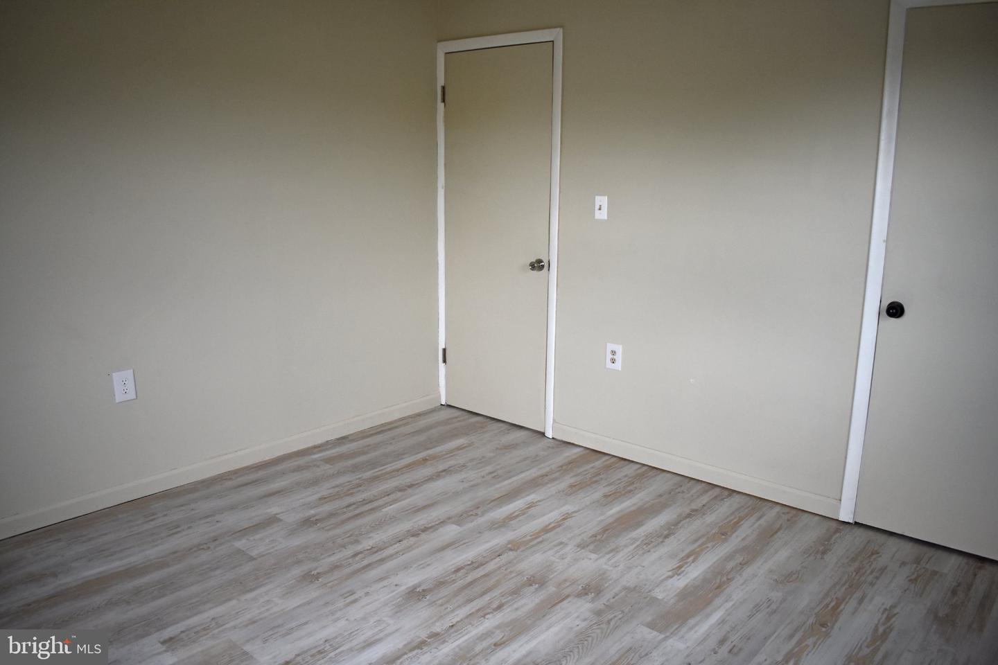 916 Radio Rd Property Photo 3