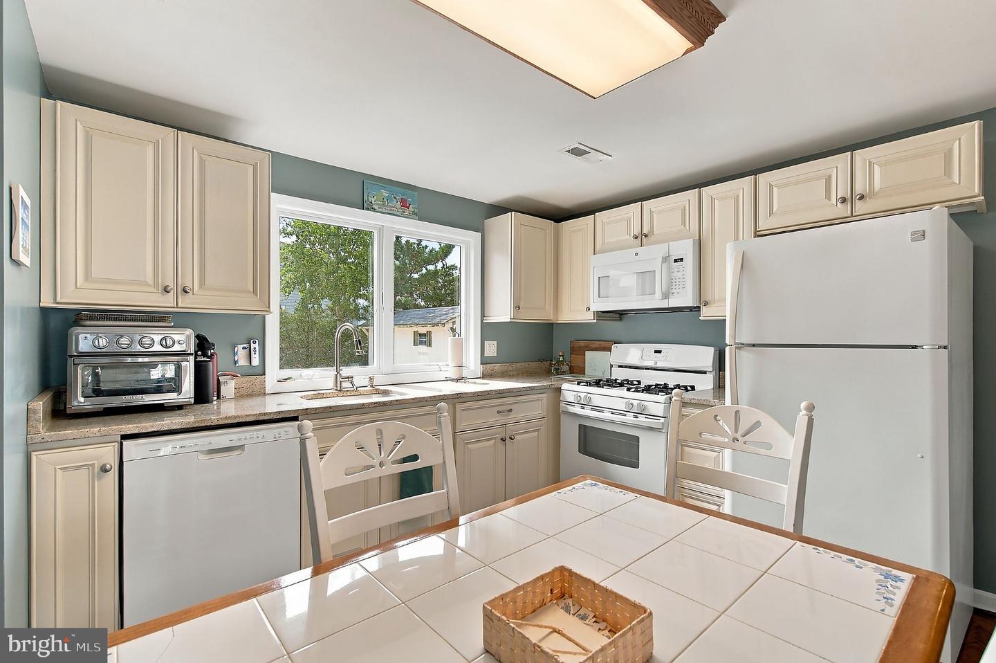 404 Coral St Property Photo 16
