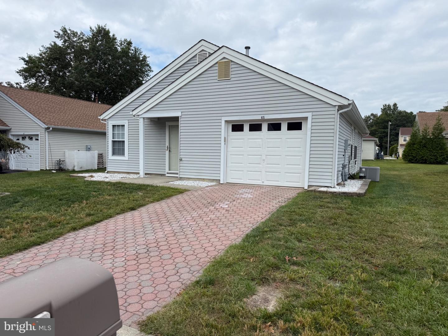 65 Pine Oak Blvd Property Photo 1