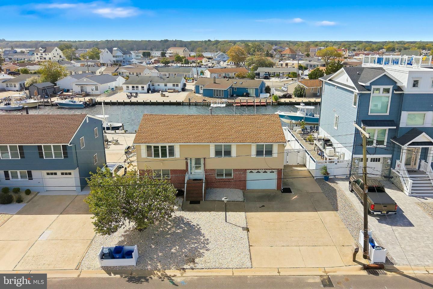 116 MONTCLAIR RD N Property Photo 1
